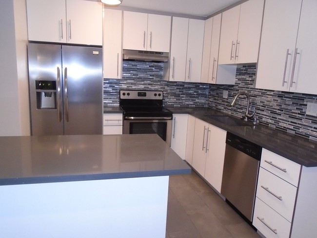 Maple Plaza Apartments - Maple Plaza Apartments