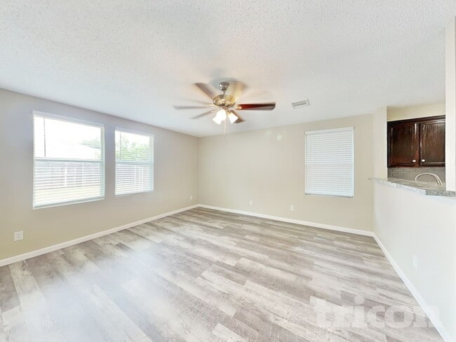 Photo - 3916 Golden Horn Ln