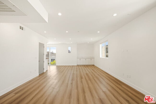 Building Photo - 834 S Shenandoah St Unit #3 Rental