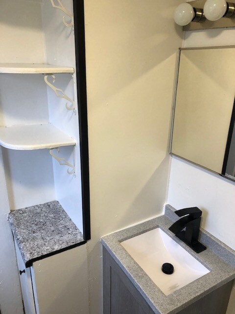 Photo - 633-635 Central Unit 633-Lower