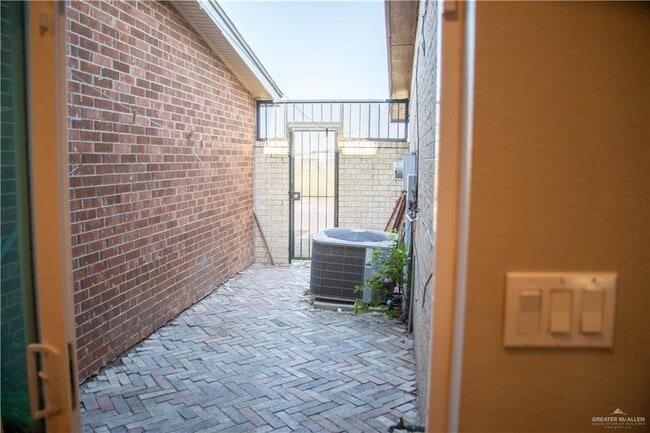 Photo - 18 S 41st St