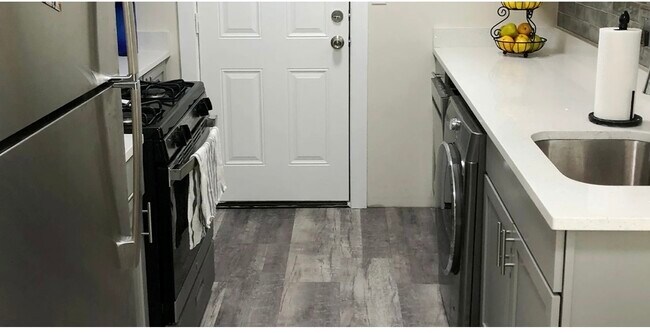 Photo - 3821 N Greenview Ave Unit 1E