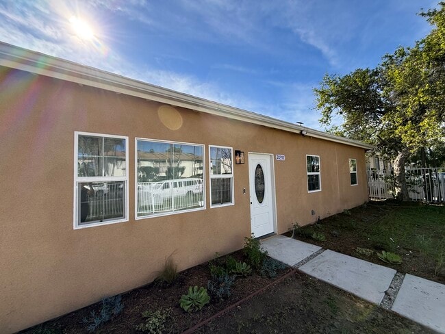 Photo - 20352 Sherman Way