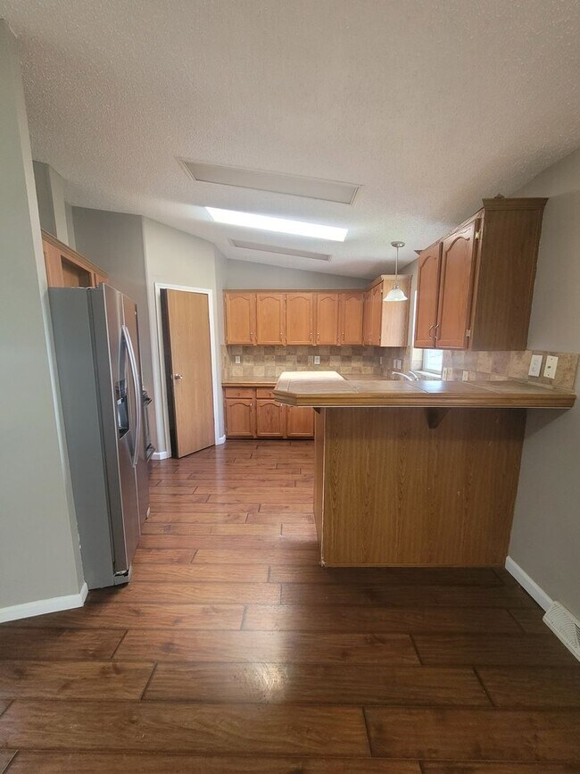 Photo - Fabulous 5 Bedroom Home!!