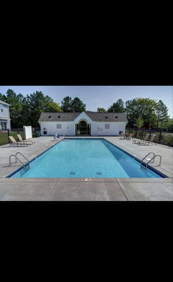 Beautiful Basement Townhome in North Charlotte! - Beautiful Basement Townhome in North Charlotte!