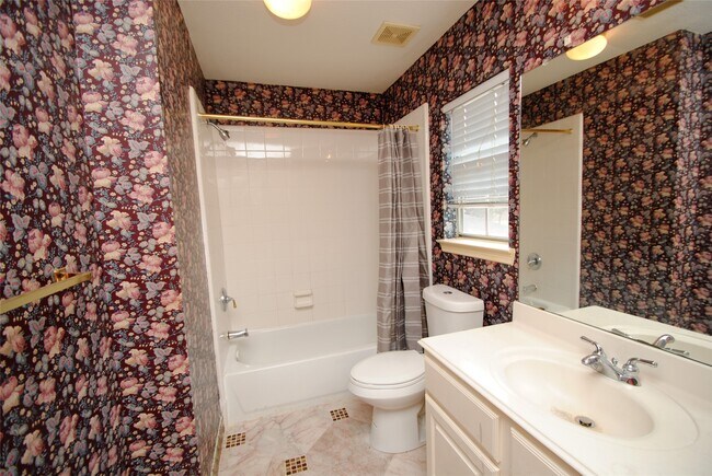 1803 Willow Lakes Dr
