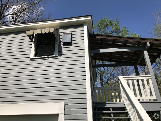 Building Photo - 2 Bedroom Rear Garage Apartment in NoDa CO...