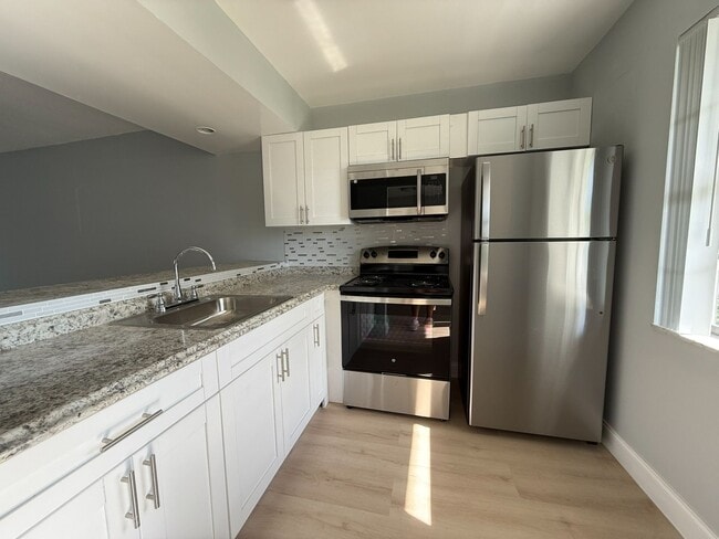 Photo - Brandon Palm Springs Apartment Homes