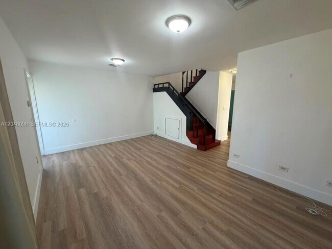 Photo - 655 85th St