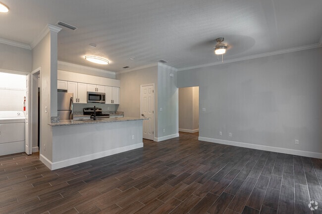 Premier - 2 BD, 2 BA 1,025SF