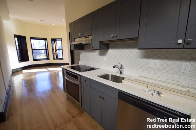 Building Photo - 34 Gloucester St Unit 3