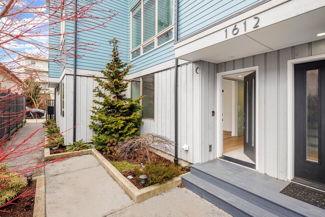 West Seattle Townhome - 3 Bedroom 2.5 Bath... - West Seattle Townhome - 3 Bedroom 2.5 Bath...