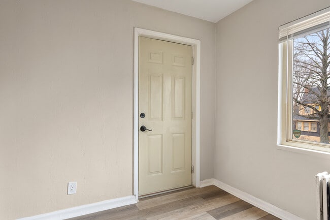 Photo - 602 Rockford Ave Unit 1