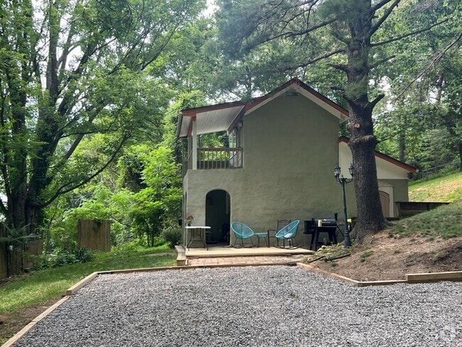 Building Photo - 450 Hill Terrace Rental