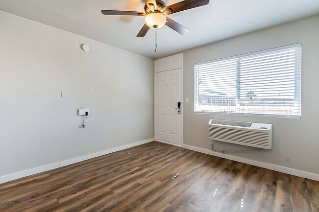 Photo - Sunset Sound Studio Apartments