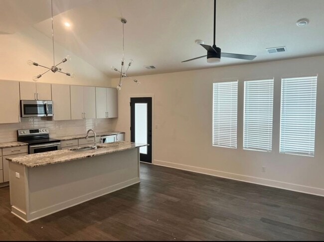 Photo - 104-106 Oakwood Ct Unit 106 Oakwood Ct