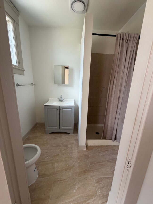 Photo - 401 E Broad St Unit 1