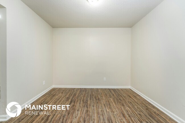 Photo - 5439 Farmview Close