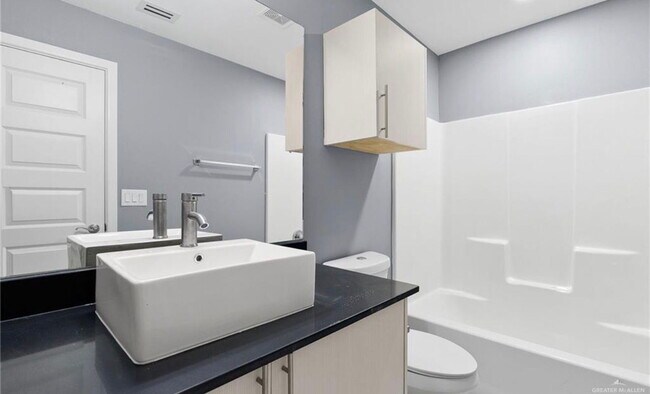 Photo - 1421 W Harrison Ave