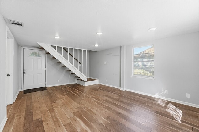 Photo - 6526 Linden St