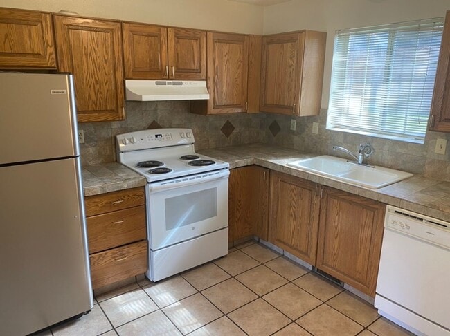 Building Photo - 827 W 800 N Unit 827