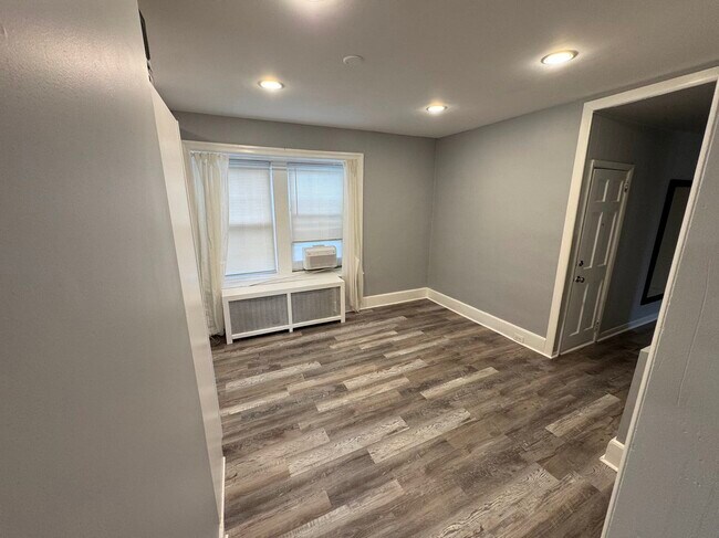 Dining Room - 130 E Wayne Ave Unit 1