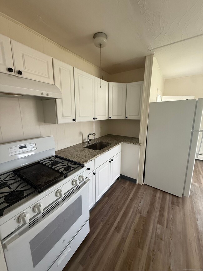 Building Photo - 291 Spruce St Unit 3 Rental