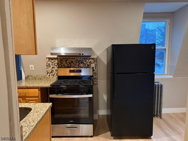 Photo - 1635 Union Turnpike