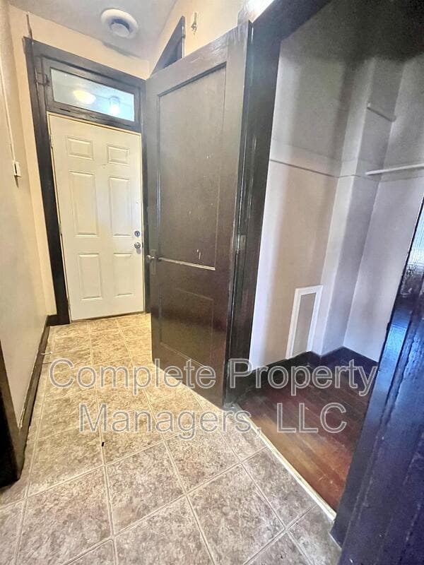 Photo - 325 E Washington St