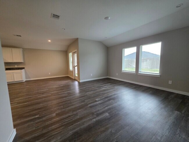 Photo - 1131 Hughes Crossing Dr