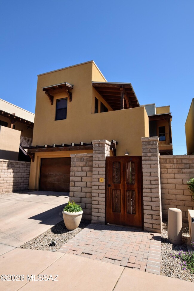 Photo - 334 E Cedarvale Rd