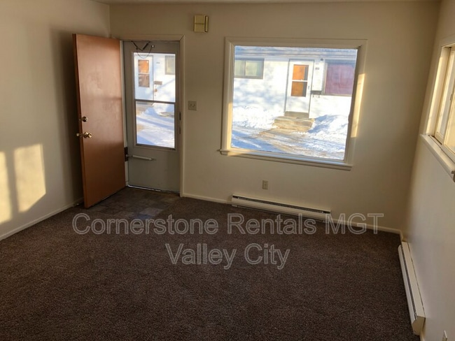 Building Photo - 822 4th St SW Rental