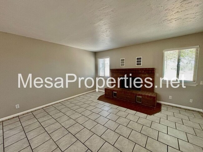 Photo - 19158 Live Oak St