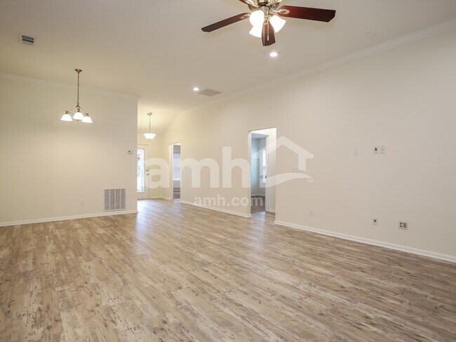 Photo - 636 Glendale Ln