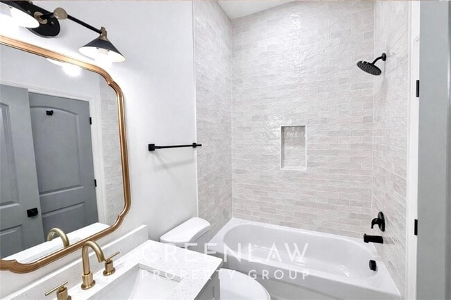 Photo - 830 Gaston St SW