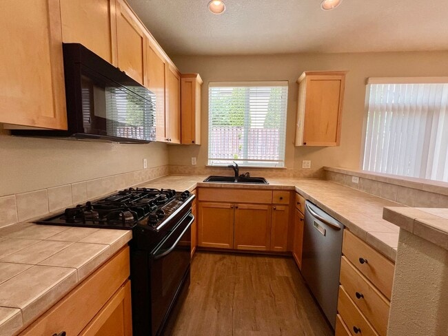 Photo - Beautiful 3-Bedroom Home in Hillsboro’s Desirable Arbor Roses Community!