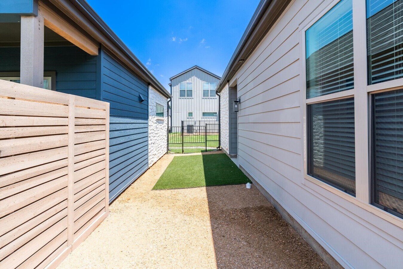 Photo - 1836 Labrador Ln