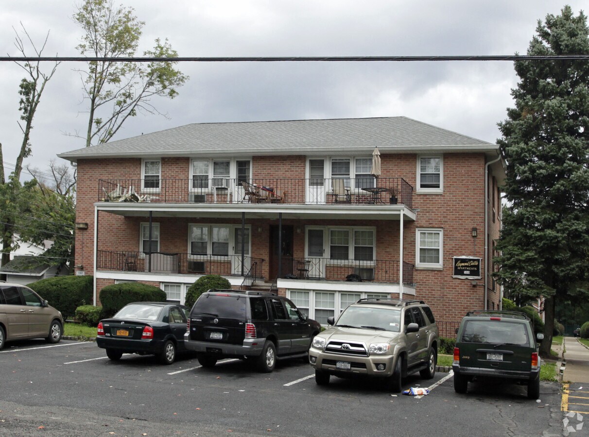 Primary Photo - Raymond Castle