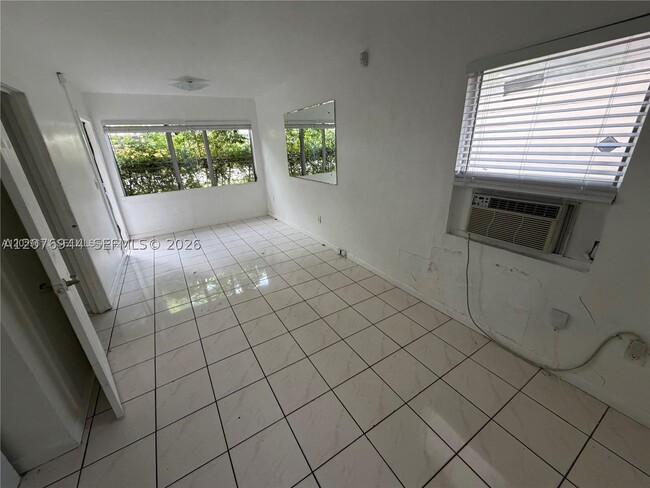 Photo - 2430 SW 25th St Unit 3