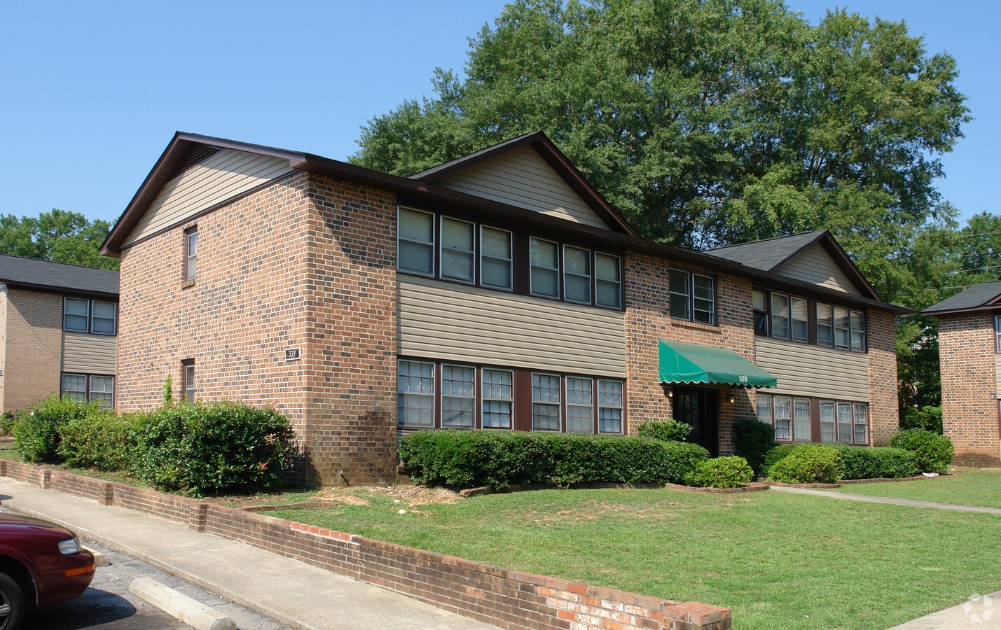 Photo - 333 Byron Rd