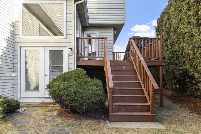 307 Captain Eames Cir