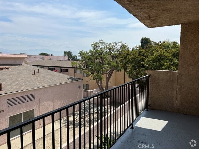 Building Photo - 1725 Neil Armstrong St Rental