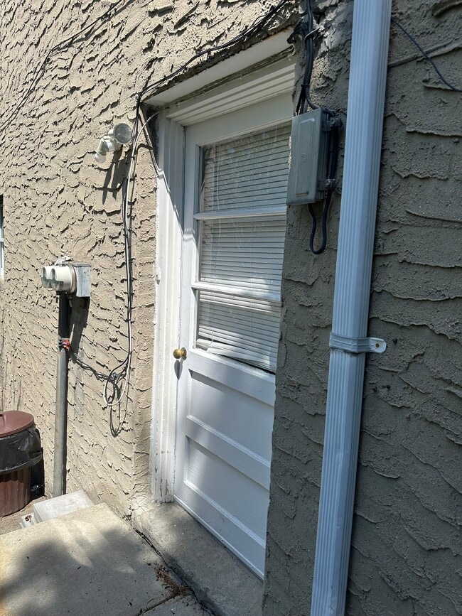 Apartment Entrance - 95 Colin St Unit 1st Floor