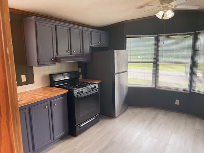 Building Photo - 1120 Rim Rd