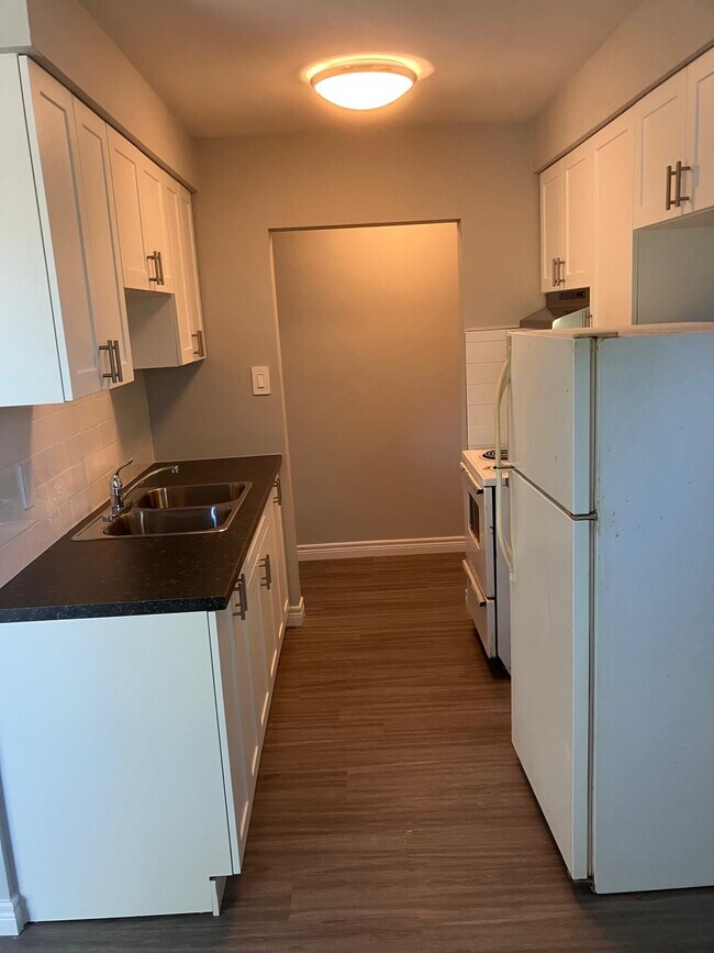 Photo - 950 Eastlawn Av