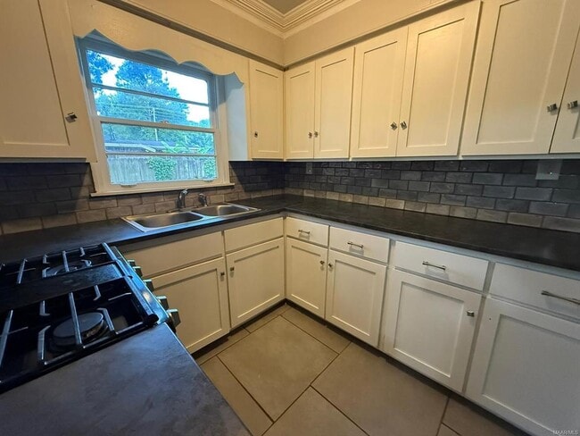Photo - 906 Avondale Rd
