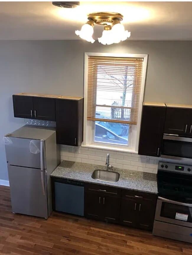 Photo - 2518 Poplar St Unit 1 Front