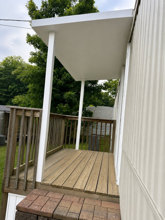 Photo - 833 Lovell Rd