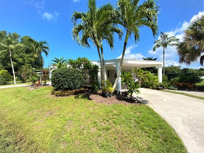 Photo - ** SOUTH NAPLES ** 4 BED / 3.5 BATH ** POOL** NO HOA ** PETS OK **ANNUAL **