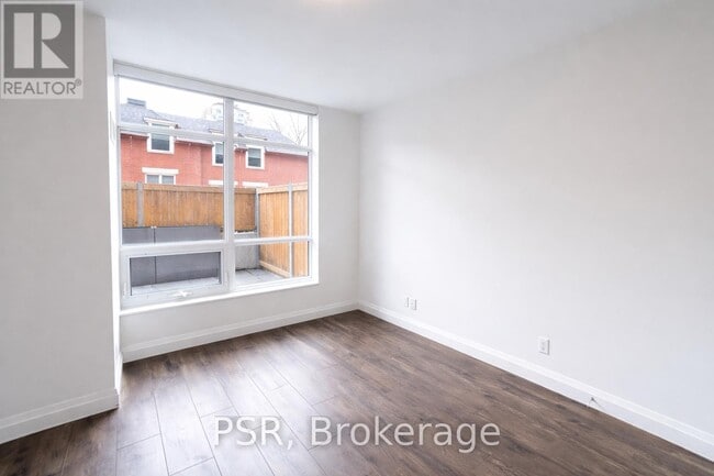 Photo - 399 Queen St S Unit 112